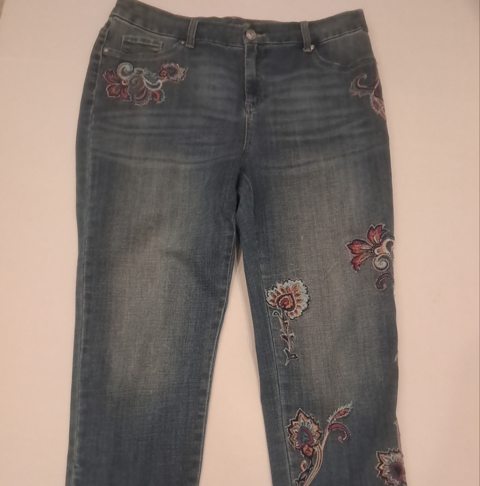 Chico’s Embroidered “The Platinum” Crop Blue Jeans Size 2 / 14 34in Waist